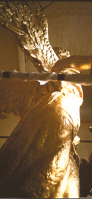 Statua dorata in foglia oro a guazzo